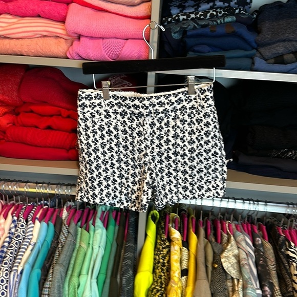 Loft white with navy print 3” shorts size 0 - Picture 1 of 3